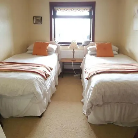 Halsteads: Peaceful Location, Stunning Views Soutergate